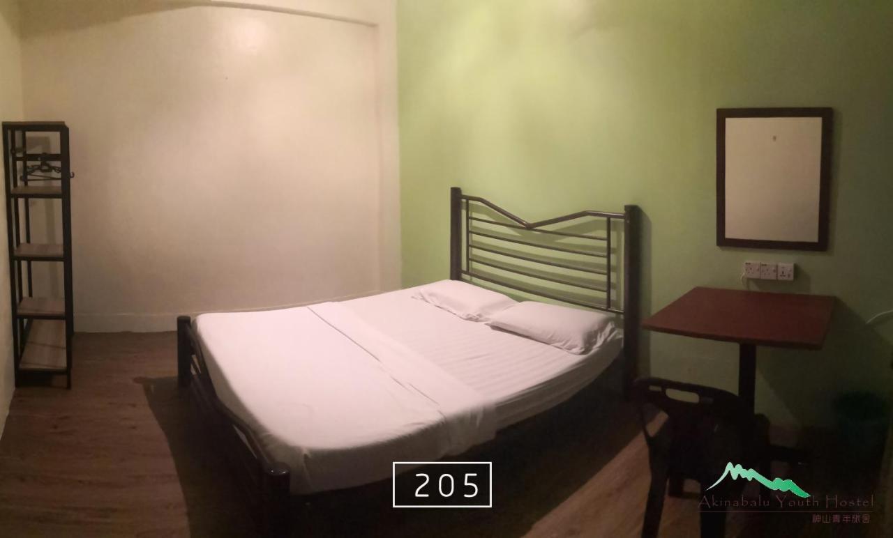 Akinabalu Youth Hostel Кота-Кинабалу Экстерьер фото