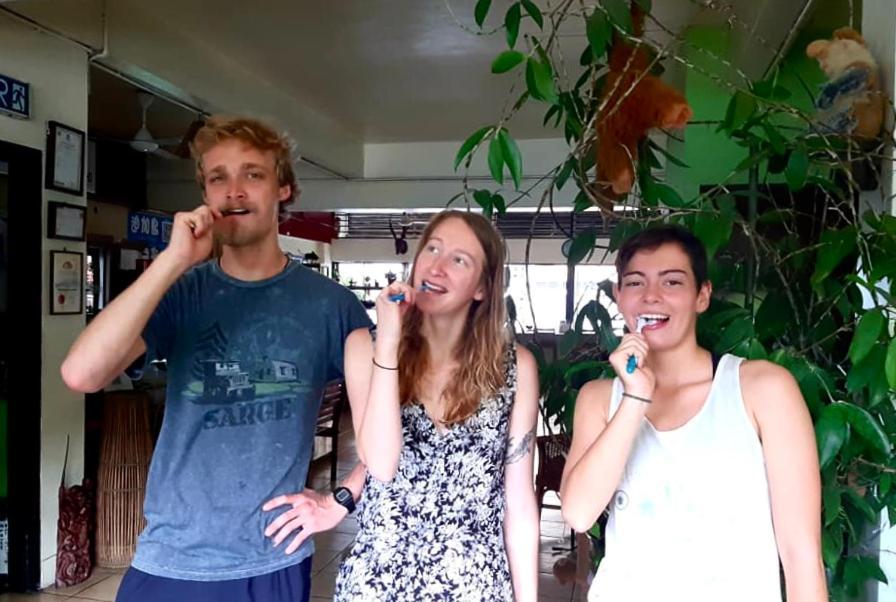 Akinabalu Youth Hostel Кота-Кинабалу Экстерьер фото