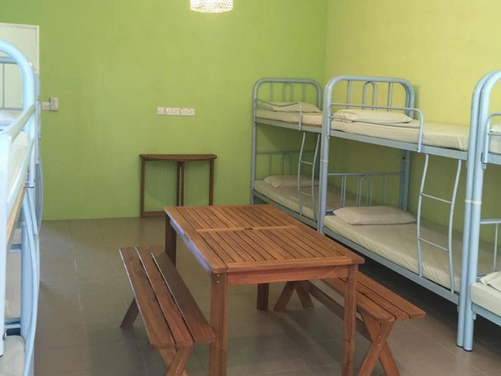 Akinabalu Youth Hostel Кота-Кинабалу Экстерьер фото