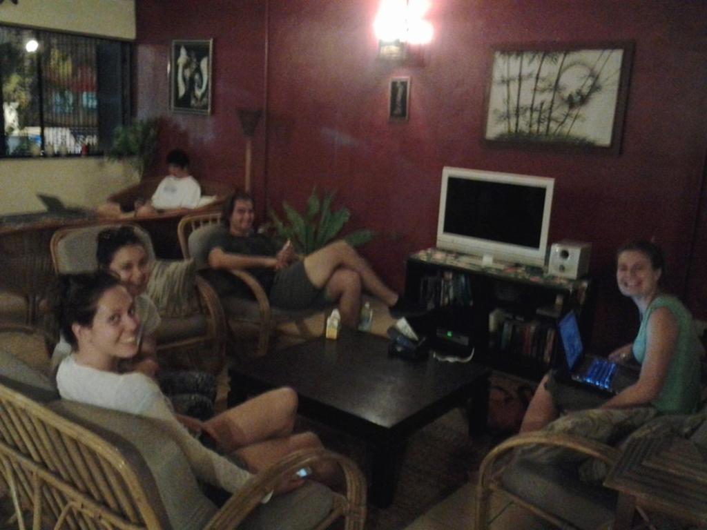 Akinabalu Youth Hostel Кота-Кинабалу Экстерьер фото